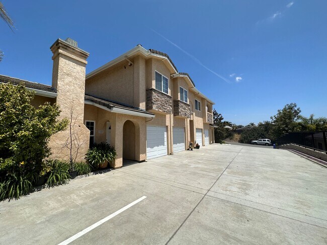 Building Photo - Liberty Triplex