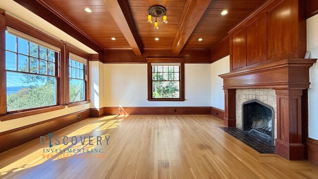 Building Photo - Panoramic Hill Estate with Sweeping Views