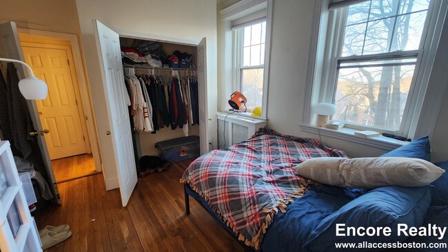 Building Photo - 2001 Commonwealth Ave