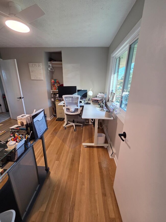 Building Photo - 100 9th Ave