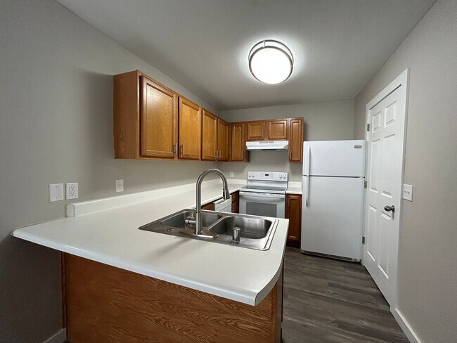 Building Photo - Duplex with Garage - Minutes from Downtown...