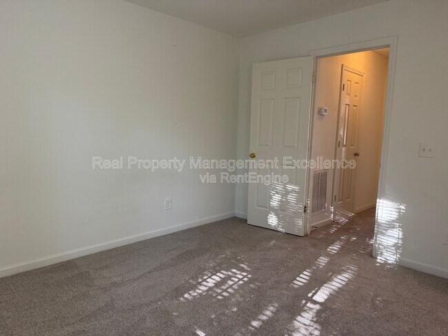 Building Photo - 16 Red Ln