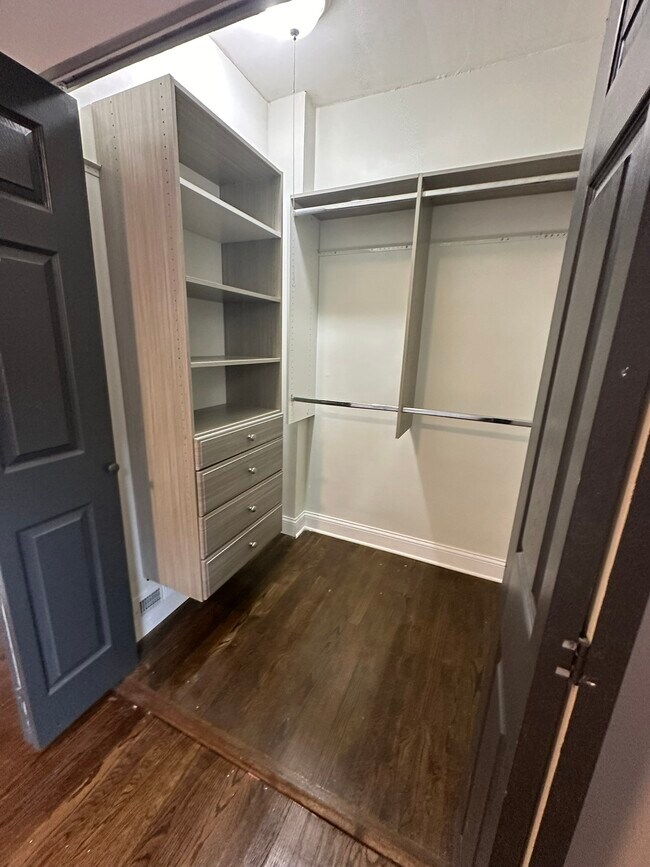 Building Photo - 1926 Wesley Ave