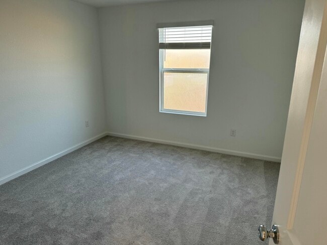 Building Photo - 673 Carlyle Way