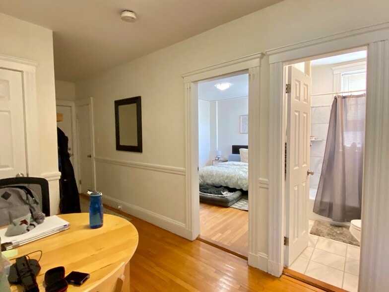 Building Photo - 1860 Commonwealth Ave