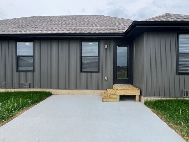 Building Photo - PRE-LEASING! South Nixa 3 Bedroom Family Home