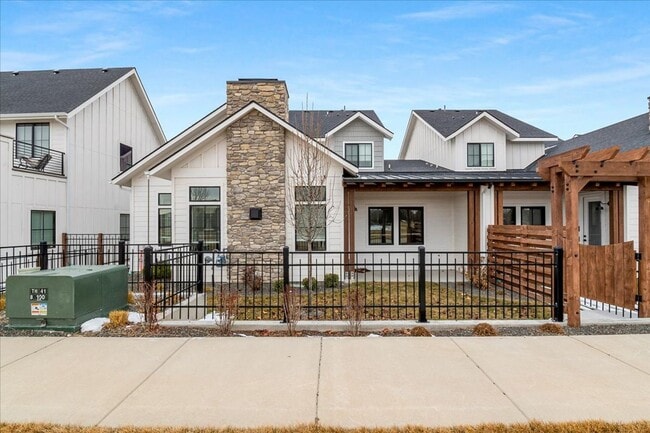 Building Photo - 6642 N Asissi Ln