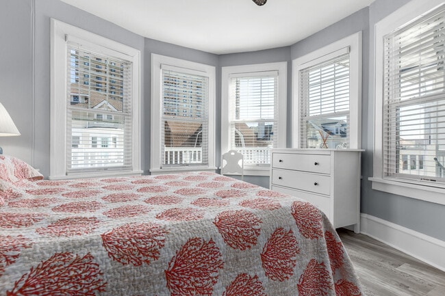 Building Photo - 100 S Amherst Ave