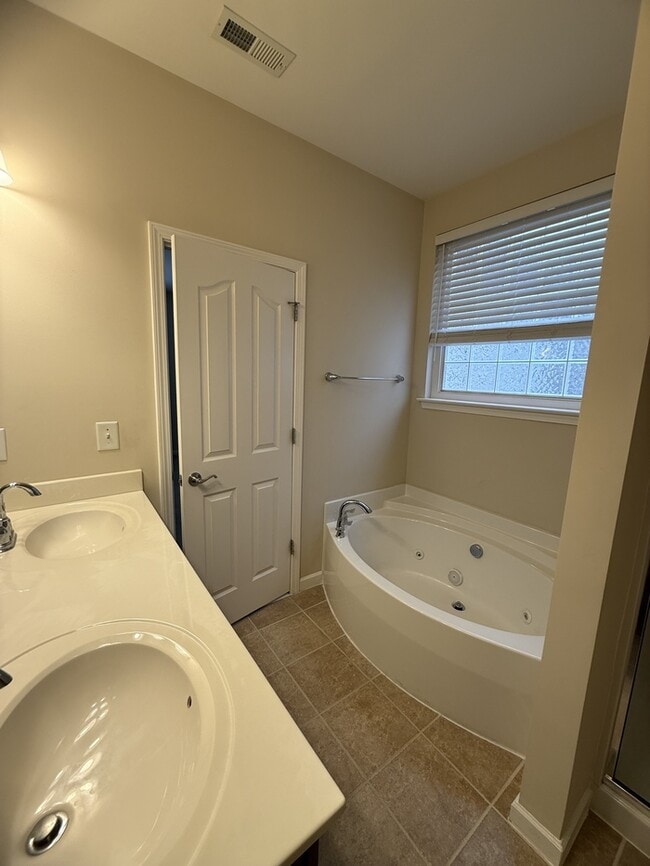 Building Photo - 7850 Cape Charles Dr