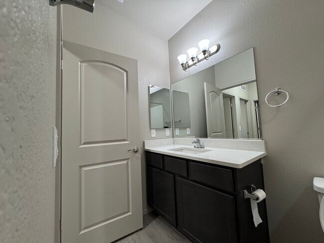 Building Photo - 4BR/2.5BA/2CG, 2057 sq.ft. rental with DOG RUN in Sierra Vista, AZ