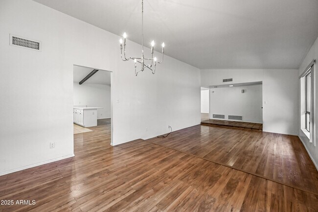 Building Photo - 1218 E Vinedo Ln