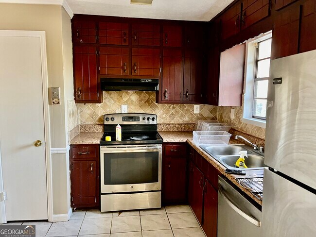 Building Photo - 152 Rountree Rd