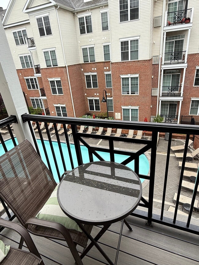 Building Photo - 300 W Elm St