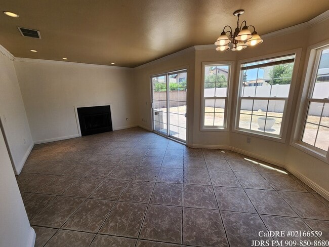 Building Photo - Price Lowered! Fontana 3 Bedroom Home