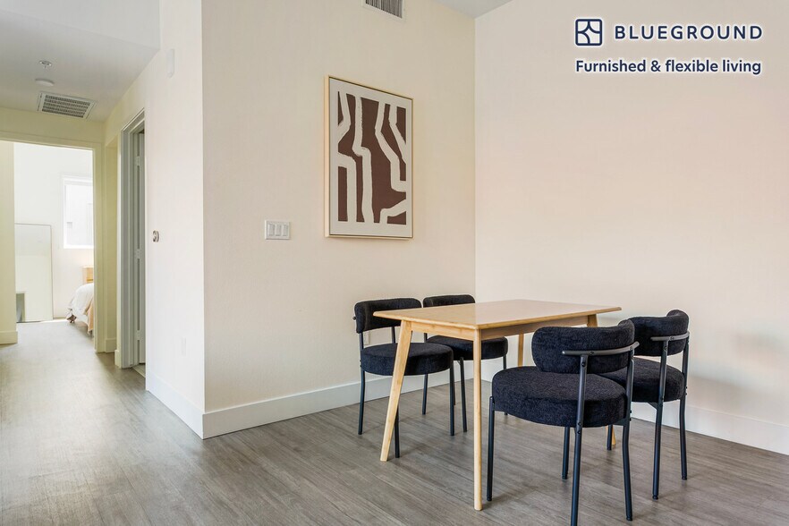 Building Photo - 760 S Serrano Ave