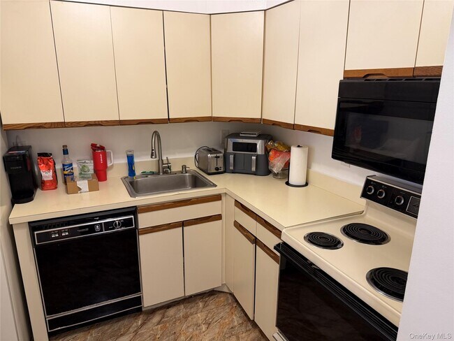 Building Photo - 360 Shore Rd