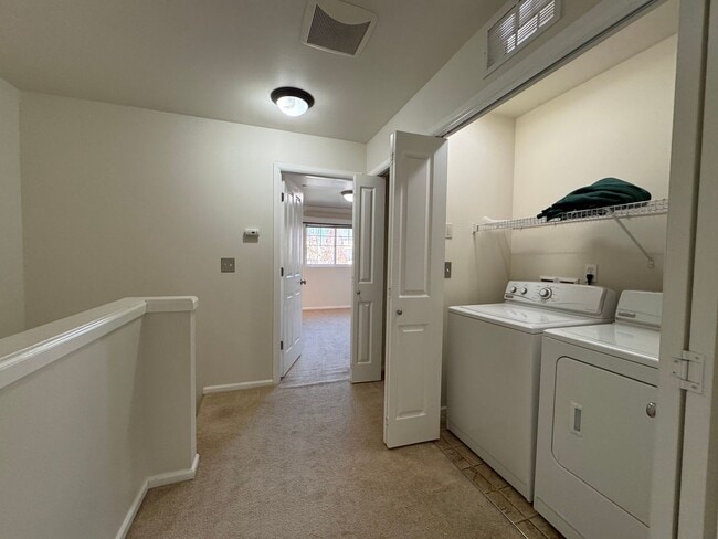 Building Photo - 2 Bed, 3 Bath in Cordata Neighborhood