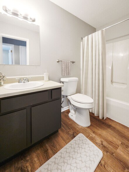 Building Photo - 137 Garden Dr