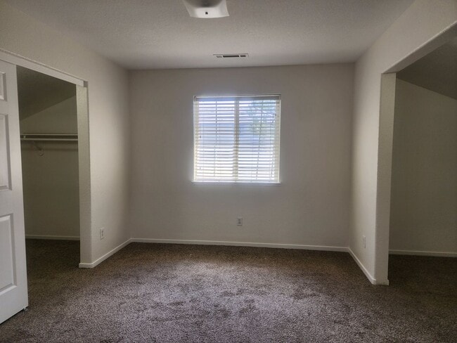 Building Photo - Cute 3 bedroom, 2.5 bath two story home wi...