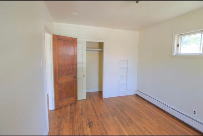 Building Photo - Charming six bedroom home near River North...