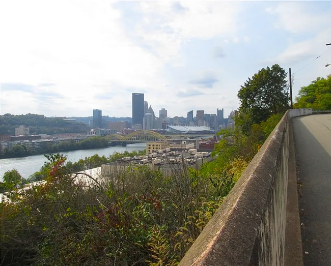 Building Photo - *Recently Updated 2BD/1BA Apartment availa...