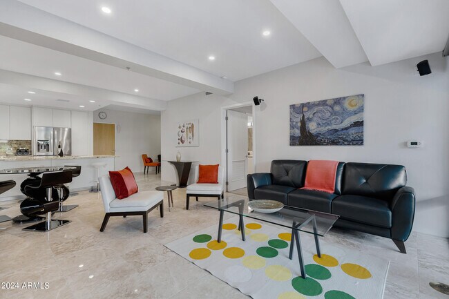 Building Photo - 7121 E Rancho Vista Dr