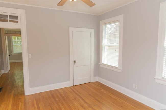 Building Photo - 3357 Lexington Rd