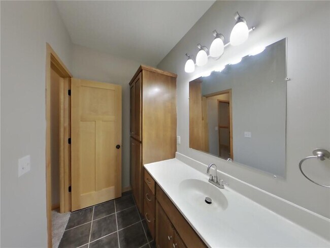 Building Photo - 633 Savanna Trail