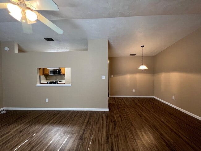 Building Photo - 2652 Millbank Dr