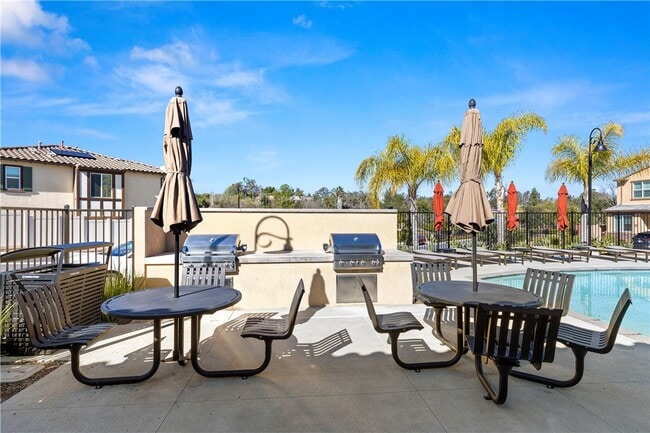 Building Photo - 895 Brookdale Dr