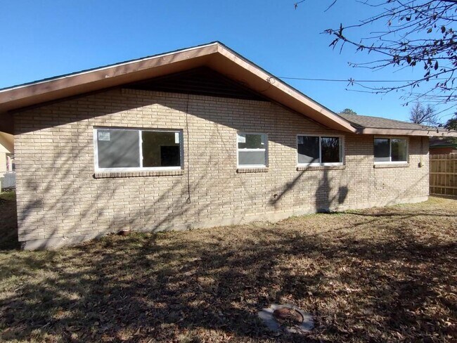 Building Photo - 10331 W Almond Dr
