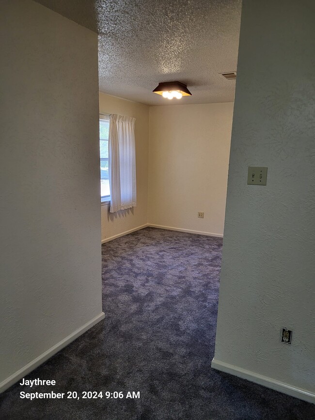 Dining Area - 1515 E Beverly Dr