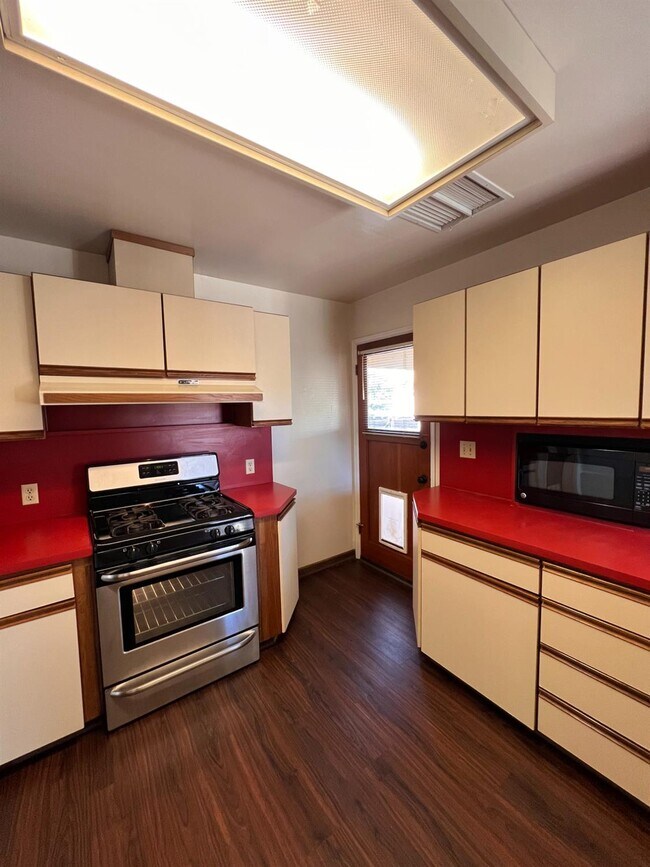 Building Photo - 3402 E Weldon Ave