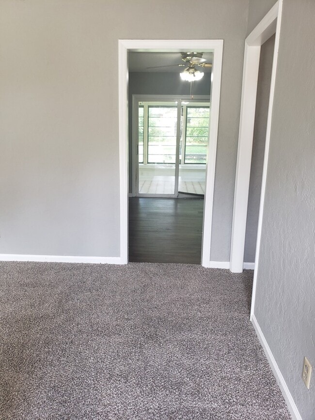 Building Photo - Remodeled Raytown Home-Available NOW!!