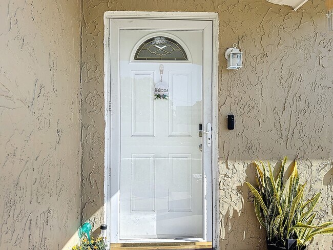 Building Photo - 5913 Appletree Rd