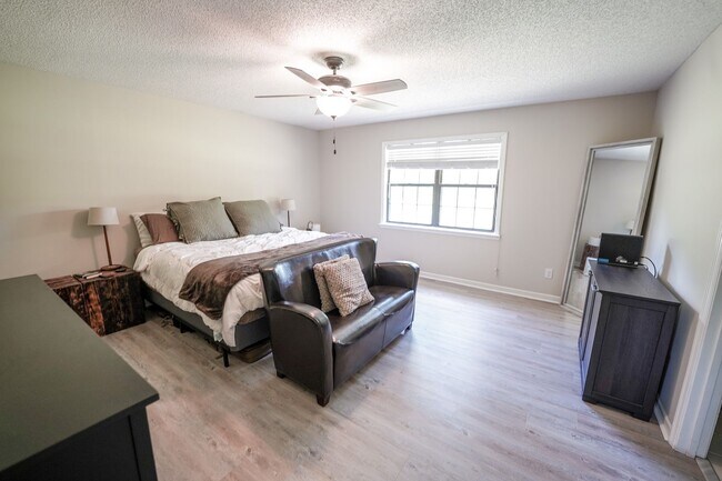 Building Photo - Coming Available!