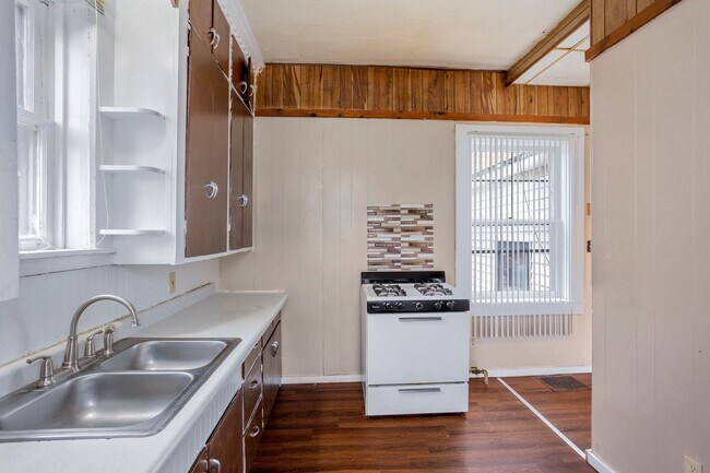 Building Photo - 117 W. Division Street