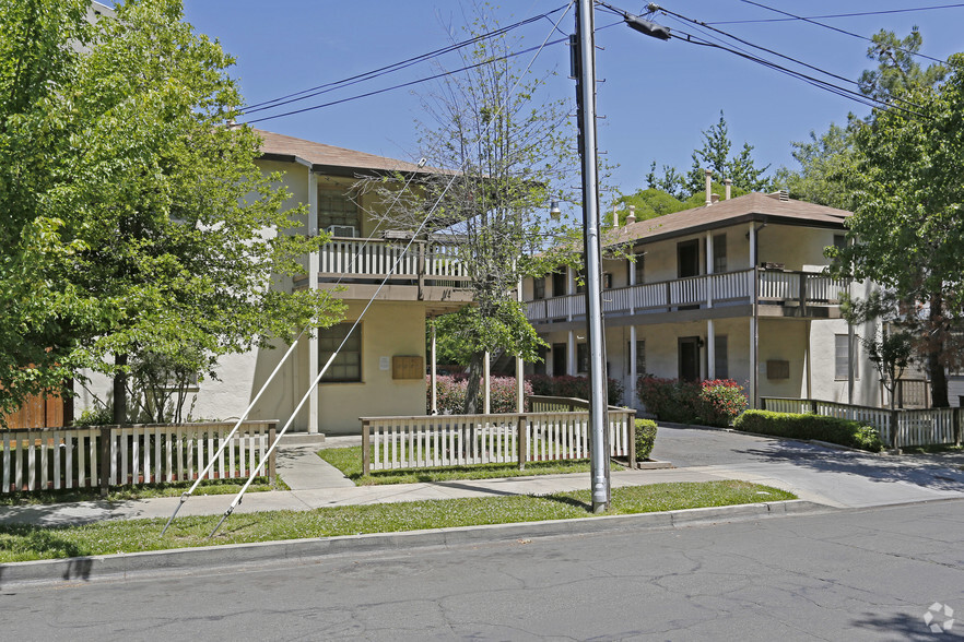 Street View - L St Apartments