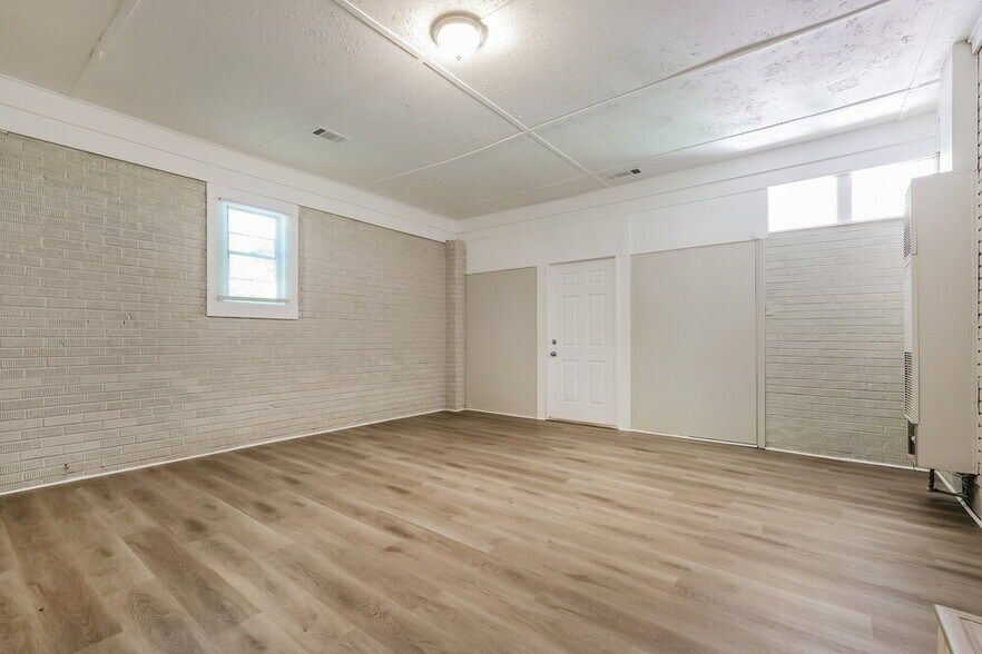 Building Photo - 731 Parker St