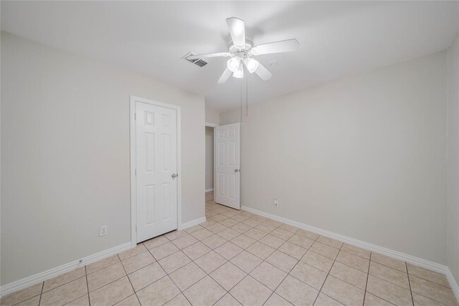 Building Photo - 10915 Sagecrest Ln