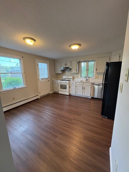Kitchen - 294 Humphrey St