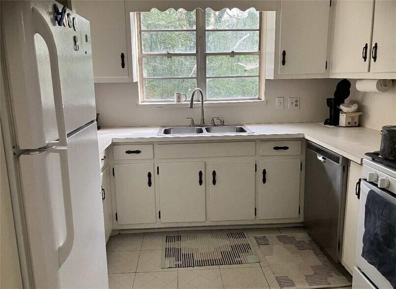 Building Photo - 1515 Beech Valley Way NE