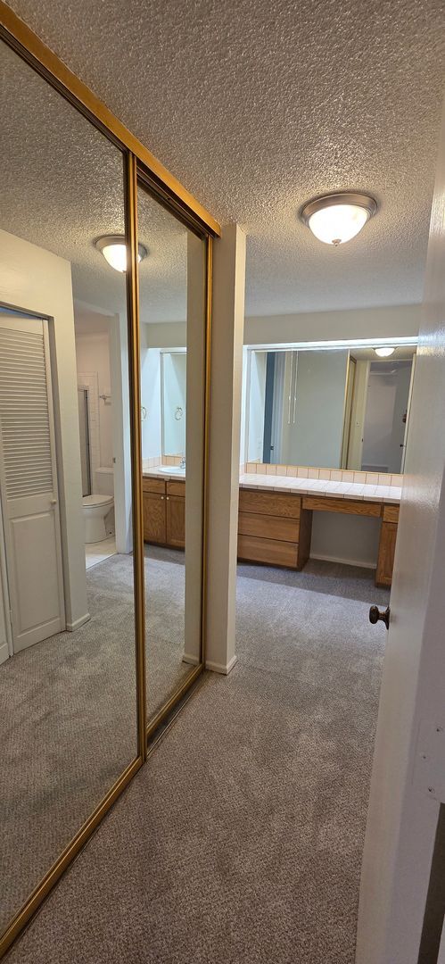 Building Photo - Spacious 1-bed 1-bath condo now available ...