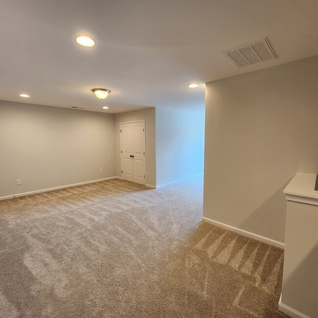 Building Photo - 1424 Southpoint Trl