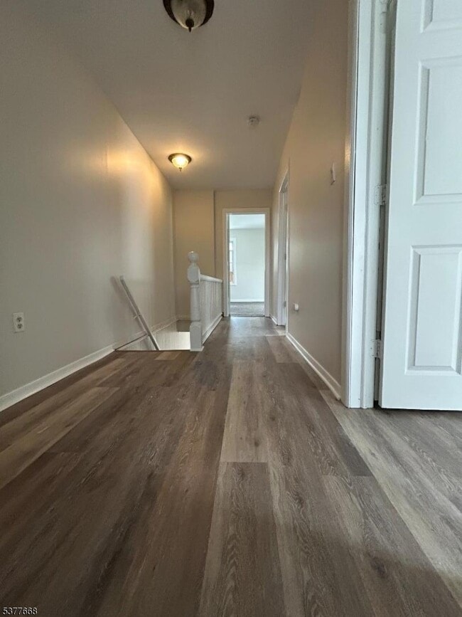 Building Photo - 135 W Chrystal St
