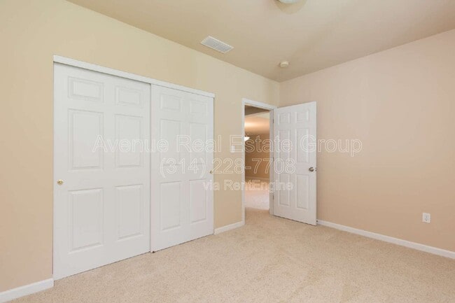 Building Photo - 8947 Hilltop Manor Dr