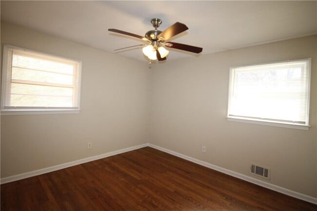 Building Photo - 3661 Pinehill Cir