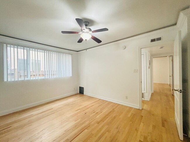 Building Photo - 3645 Kelton Ave