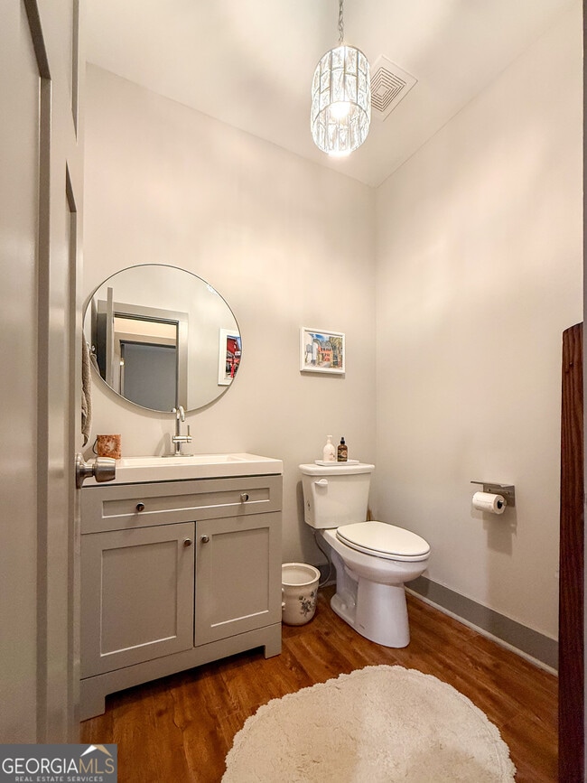 Building Photo - 270 Townview Dr