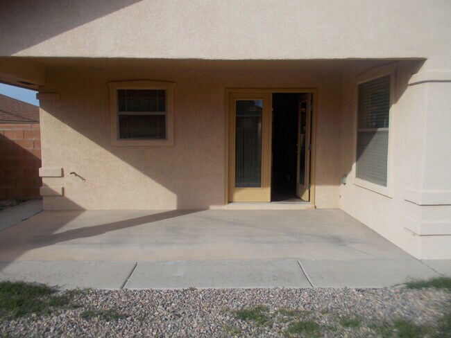 Building Photo - Beautiful home close to HAFB and town.